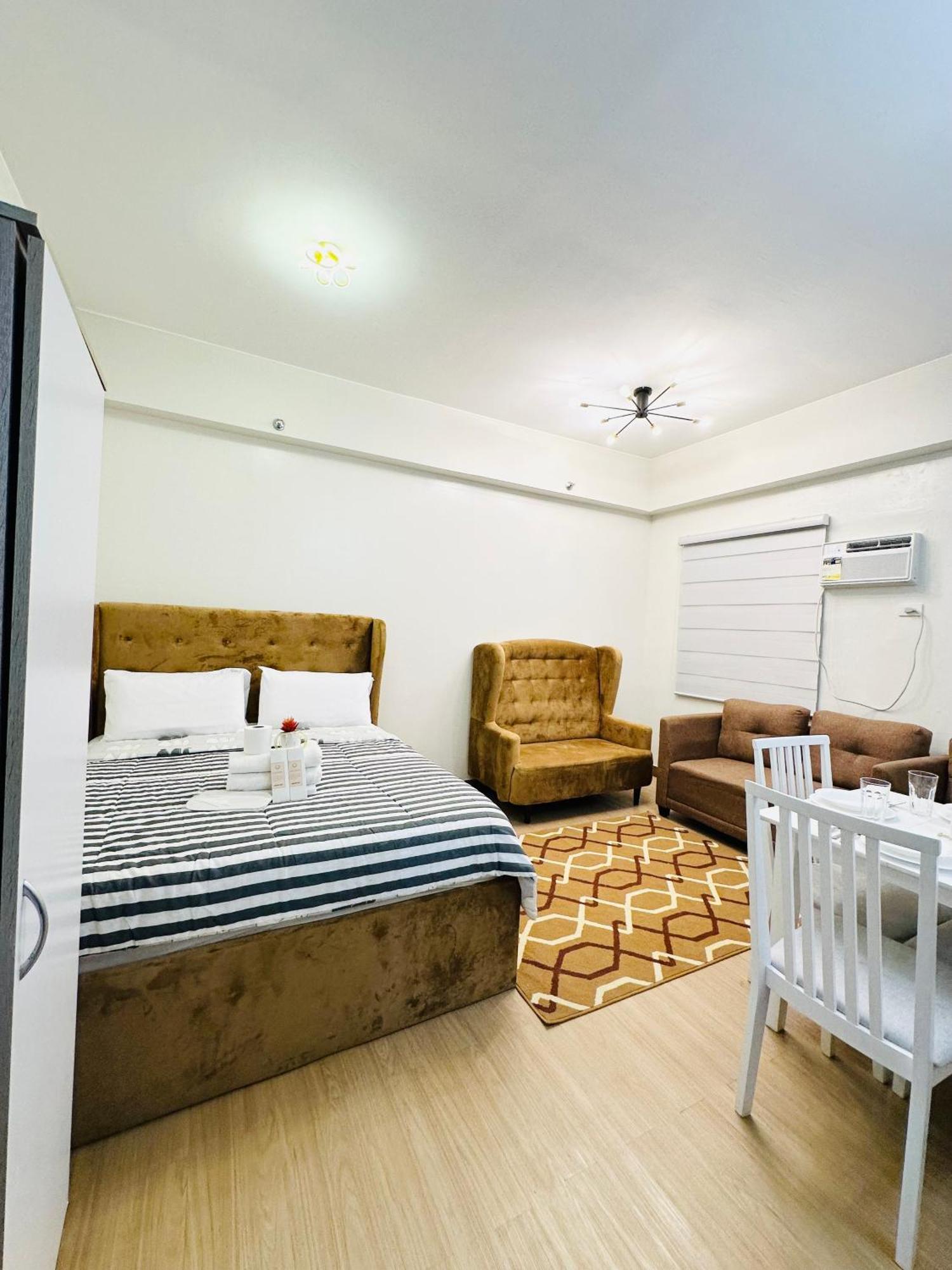 Starlight Suites Trece Martires Eksteriør bilde