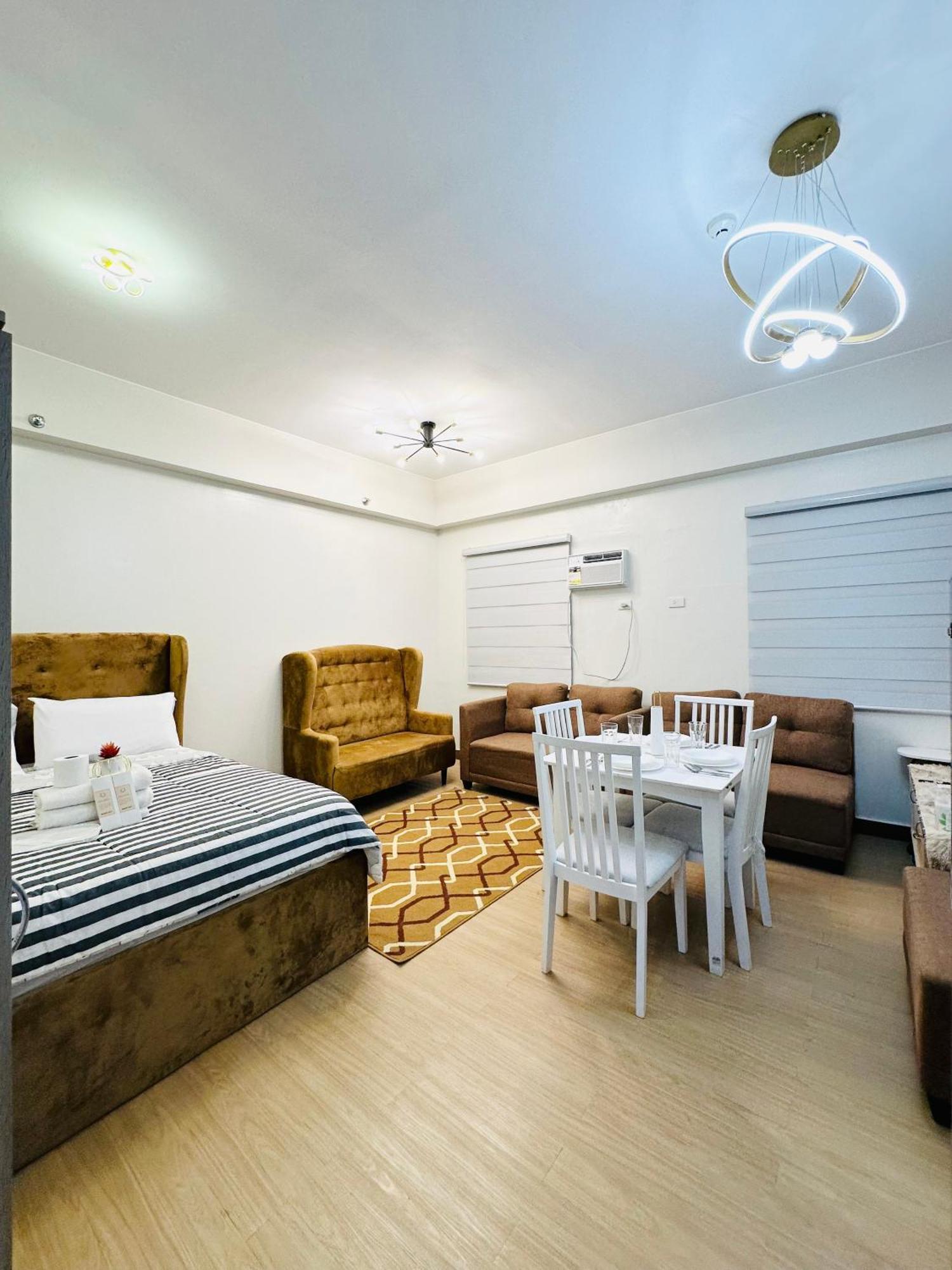 Starlight Suites Trece Martires Eksteriør bilde