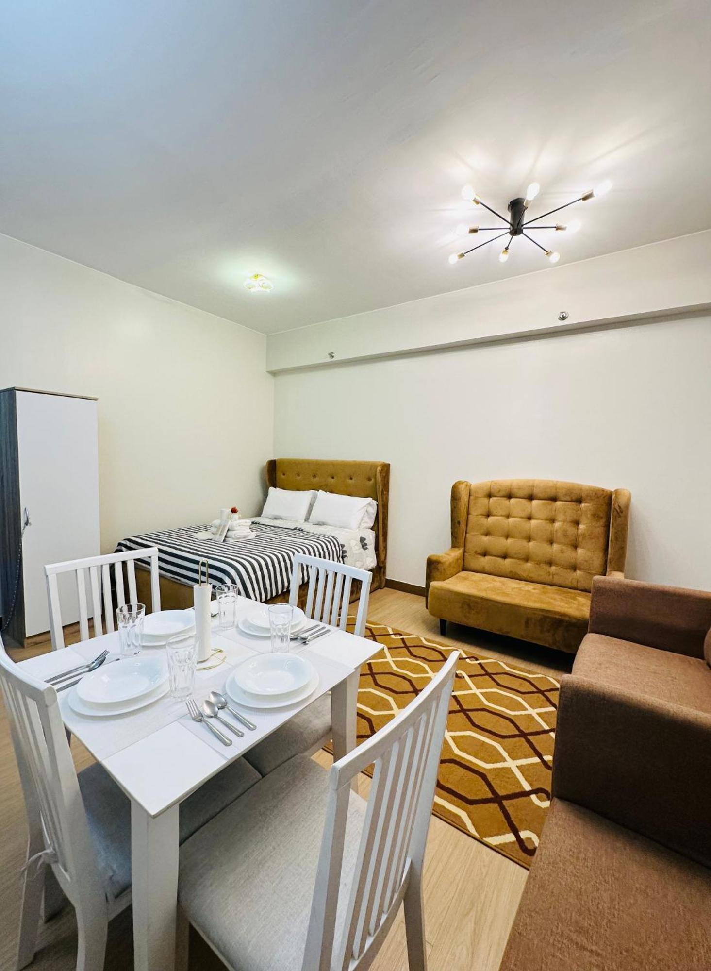 Starlight Suites Trece Martires Eksteriør bilde