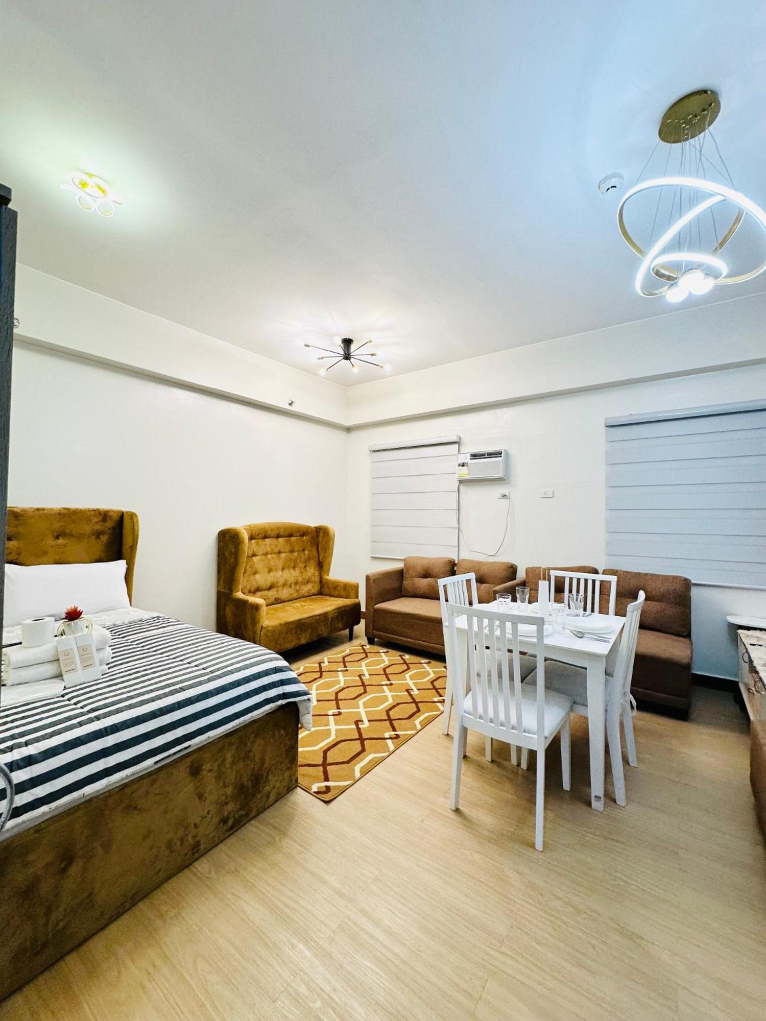 Starlight Suites Trece Martires Eksteriør bilde